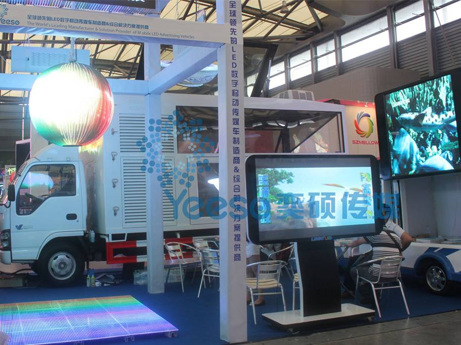 Twentieth Shanghai International Advertising Technology and Equipment Exhibition has came to the perfect end, YEESO signed orders with buyers on LED mobile trailer