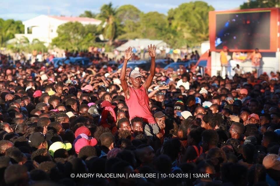 32 units of Madagascar election Truck